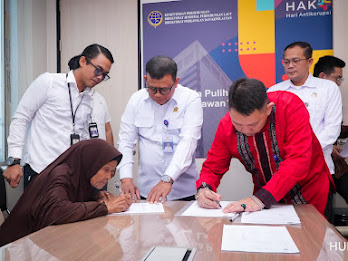 Kemenhub Fasilitasi Penyerahan Asuransi Pelaut Kapal Sinbangjuho 2022 dan Tegaskan Pengawasan Ketat Pemenuhan Hak ABK